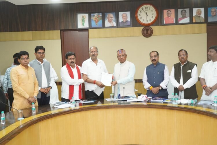 बृजमोहन अग्रवाल ने मंत्री पद से दिया इस्तीफा,कैबिनेट की बैठक में सीएम साय को सौंपा अपना त्यागपत्र