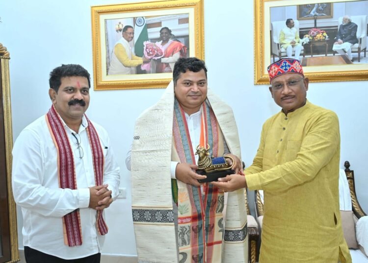 मुख्यमंत्री विष्णु देव साय से केन्द्रीय राज्य मंत्री राजभूषण चौधरी ने सौजन्य मुलाकात की,