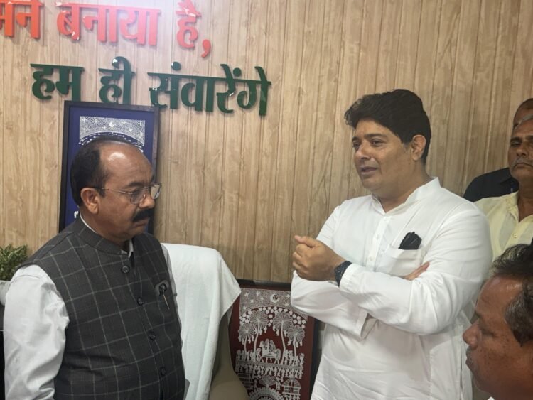 महापौर एजाज ढेबर ने नगरीय प्रशासन एवं विकास मन्त्री अरुण साव से की मुलाकात,