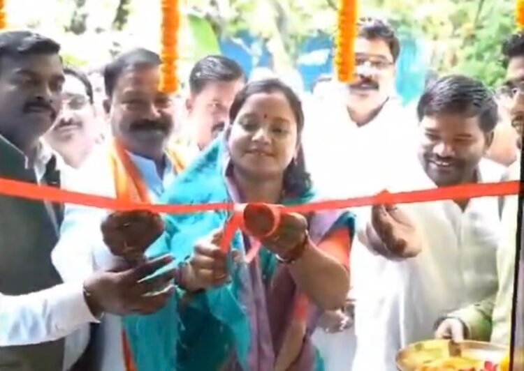 मंत्री लक्ष्मी राजवाड़े की अभिनव पहल: रायपुर में किया 20 बिस्तरीय कमरों का उद्घाटन,कहा मेरे लिए जनसेवा सर्वोपरि,जनता की सेवा के लिए कभी पीछे नहीं हटूंगी