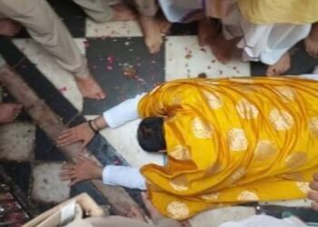 पंडित प्रदीप मिश्रा ने नाक रगड़कर राधा रानी से मांगी माफी,  बीते दिनों दिया था विवादित बयान