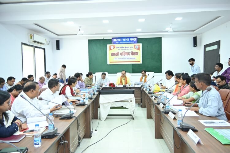 डीएमएफ के शासी परिषद की बैठक में 44 कार्याे के लिए 8.83 करोड़ रूपए का अनुमोदन,प्रभारी मंत्री श्याम बिहारी जायसवाल ने प्रगतिरत कार्यों को प्राथमिकता से पूर्ण करने के निर्देश