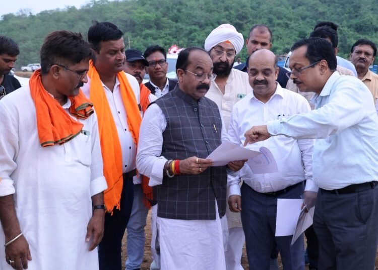 उप मुख्यमंत्री अरुण साव ने मल्टी-विलेज जलप्रदाय योजना और सड़क निर्माण कार्यों का किया निरीक्षण,भेलवाटिकरा संबलपुरी मल्टी-विलेज योजना से 29 गांवों को मिलेगा पेयजल,जना और सड़क निर्माण कार्यों का किया निरीक्षण,