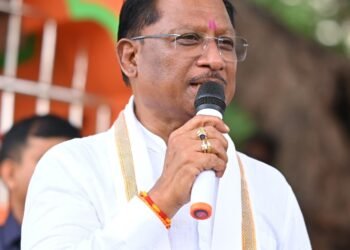 झुरानदी में बिना पूर्व सूचना पहुंचे मुख्यमंत्री, चौपाल लगाकर सुनीं ग्रामीणों की समस्याएं, सीएम ने झुरानदी में 5 करोड़ से अधिक के विकास कार्यों की घोषणा