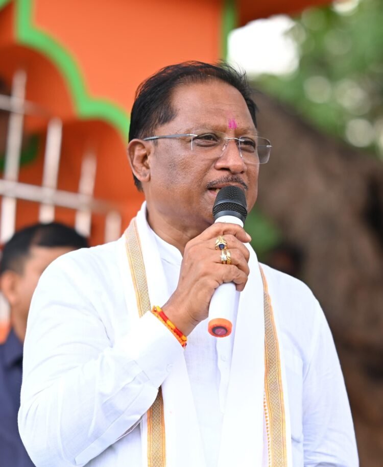 झुरानदी में बिना पूर्व सूचना पहुंचे मुख्यमंत्री, चौपाल लगाकर सुनीं ग्रामीणों की समस्याएं, सीएम ने झुरानदी में 5 करोड़ से अधिक के विकास कार्यों की घोषणा