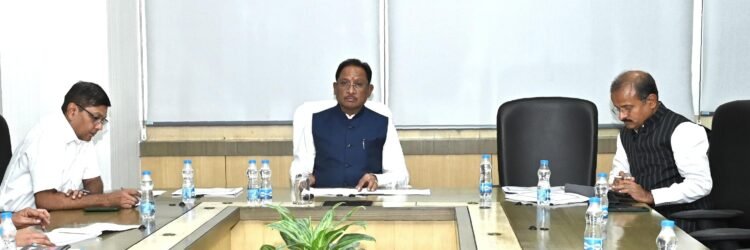 मुख्यमंत्री विष्णुदेव साय ने खाद की उपलब्धता को लेकर उच्च स्तरीय समीक्षा बैठक में अधिकारियों को दिए सख्त निर्देश