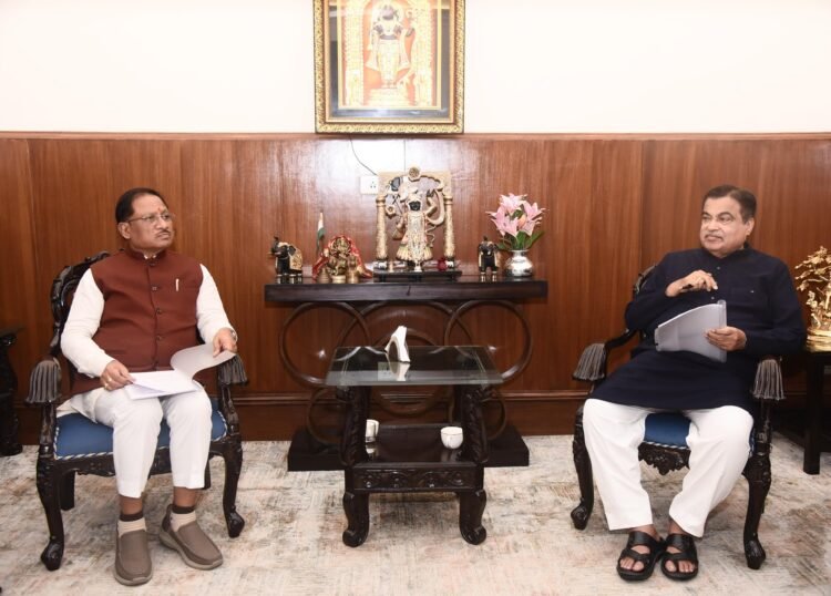 मुख्यमंत्री विष्णुदेव साय ने केंद्रीय मंत्री नितिन गडकरी से की मुलाकात,छत्तीसगढ़ में सात हजार करोड़ की सड़क परियोजनाओं को जल्द मिलेगी वित्तीय स्वीकृति