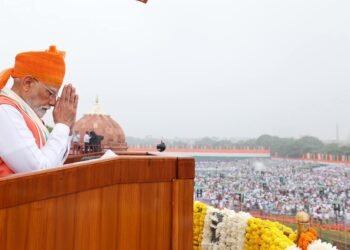 स्वतंत्रता दिवस पर प्रधानमंत्री नरेंद्र मोदी ने बस्तर में नए सबेरे का किया स्वागत – अब आतंक नहीं, खेलों से पहचान