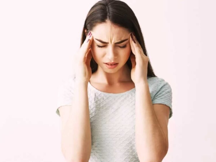 महिलाओं को पुरुषों की तुलना में क्या ज्यादा होता है सिरदर्द, जानिए.