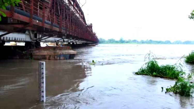 बाढ़ के सबक भूला DDA, यमुना किनारे करोड़ों खर्च, फिर मरम्मत की तैयारी