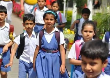 बिजली-पानी की कमी से जूझ रहे दिल्ली के 799 स्कूल, सरकार बोली- तुरंत ऐक्शन लीजिए