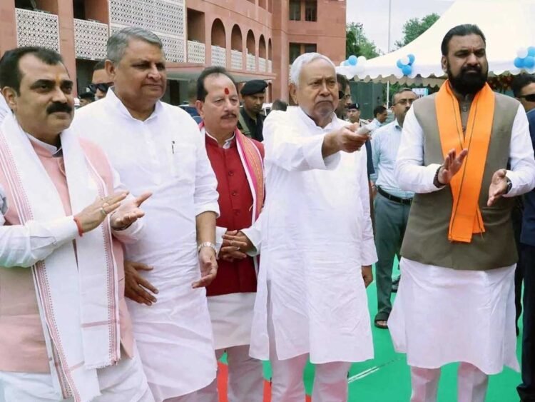 बिहार में किसके पक्ष में जाएगा 36 का आंकड़ा, अब तक नीतीश कुमार को मिला है साथ