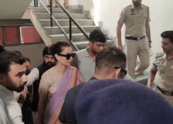 बुजुर्ग किसान से कंगना ने बठिंडा कोर्ट में मांगी माफी