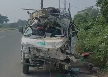 सड़क हादसा: पिकअप और ट्रक की टक्कर में तीन लोगों की मौत, चार गंभीर रूप से घायल