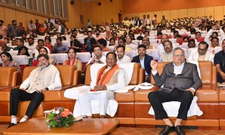 मुख्यमंत्री विष्णु देव साय ने सुनी  ‘मन की बात’ की 128 वीं कड़ी,प्रधानमंत्री नरेंद्र मोदी ने मन की बात में नेचर फॉर्मिंग को बढ़ावा देने, खाद्यान्न उत्पादन में रिकॉर्ड बढ़ोत्तरी की प्रशंसा