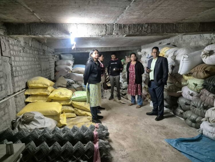 अवैध धान भंडारण पर बड़ी कार्रवाई, 300 बोरा धान जप्त