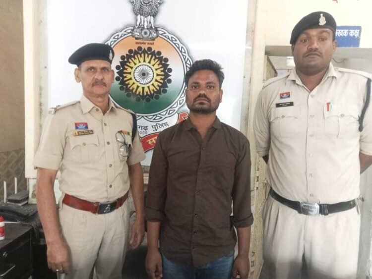 240 ग्राहकों के लोन की राशि 85 लाख रुपए का संग्रह कर्मचारियों व्दारा किया गया था गबन