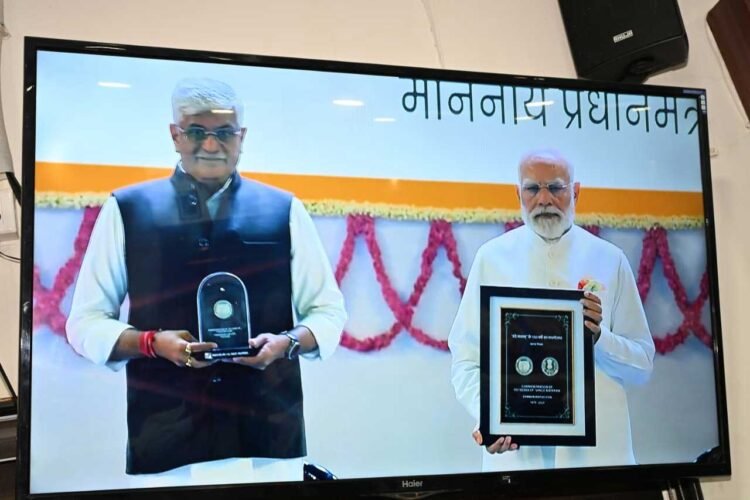 राष्ट्रीय गीत की 150 वीं वर्षगांठ पर वंदे मातरम् का सामूहिक गायन