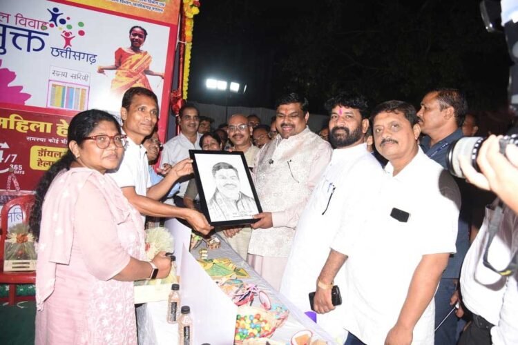 रजत जयंती महोत्सव 2025 : स्कूल शिक्षा मंत्री श्री यादव ने किया स्टॉलों का अवलोकन, योजनाओं की सराहना की