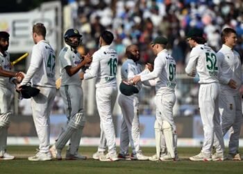 कोलकाता में मिली हार के बाद भड़के पूर्व भारतीय दिग्गज, कहा- तेंदुलकर और विराट भी नहीं टिक पाते