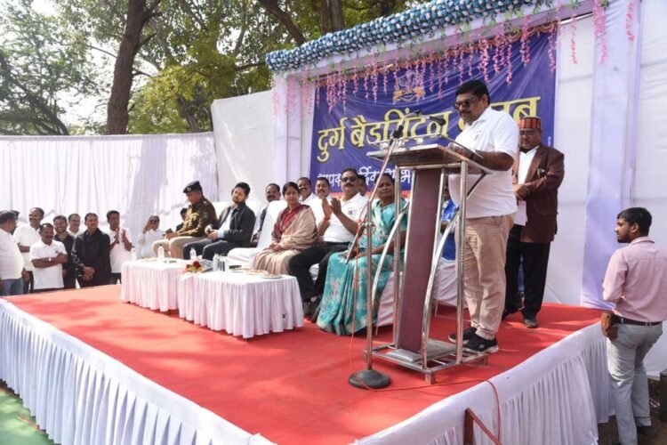 अत्याधुनिक इंडोर बैडमिंटन कोर्ट का किया शिक्षा मंत्री श्री यादव ने लोकार्पण