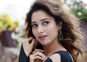 तमन्ना भाटिया ने बॉडी ट्रांसफॉर्मेशन पर तोड़ी चुप्पी, कहा- ’15 साल से कैमरे के सामने हूं, मेरे लिए ये नया नहीं’