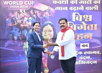 उपमुख्यमंत्री विजय शर्मा मिले वर्ल्ड कप विजेता भारतीय महिला क्रिकेट टीम की फिजियोथेरेपिस्ट आकांक्षा सत्यवंशी से, दी शुभकामनाएं