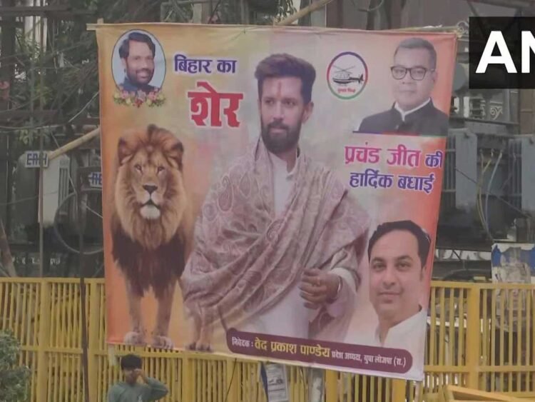 नीतीश के शपथ के दिन चिराग पासवान ‘शेर’ वाला पोस्टर, NDA के होर्डिंग्स से पटा पटना