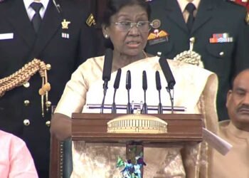 76वां संविधान दिवसः 9 भाषाओं में जारी हुआ कॉन्स्टिट्यूशन, राष्ट्रपति मुर्मू बोलीं- भारत का लोकतंत्र दुनिया के लिए मिसाल