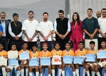लियोनेल मेसी के साथ CM फडणवीस ने किया ‘प्रोजेक्ट महादेव’ का शुभारंभ, 60 बच्चों को मिलेगी स्कॉलरशिप