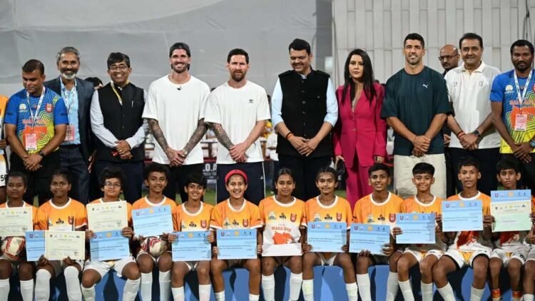 लियोनेल मेसी के साथ CM फडणवीस ने किया ‘प्रोजेक्ट महादेव’ का शुभारंभ, 60 बच्चों को मिलेगी स्कॉलरशिप