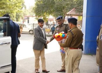 पुलिस महानिदेशक महोदय द्वारा रायपुर के पुलिस अधिकारियों की ली गई बैठक