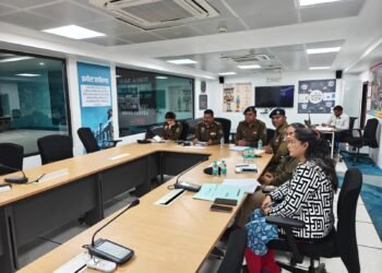 डॉ. लाल उमेद सिंह, वरिष्ठ पुलिस अधीक्षक रायपुर ने ली सड़क दुर्घटनाओं की रोकथाम एवं घायलों को त्वरित चिकित्सा व्यवस्था उपलब्ध कराये जाने के संबंध में चिकित्सा अधिकारियों की बैठक।