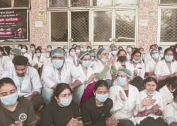 Government Dental College, Raipur के डेंटल PG छात्रों एवं इंटर्न्स का शांतिपूर्ण आंदोलन जारी