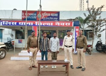 थाना तिल्दा नेवरा क्षेत्र में सूने मकान का ताला तोड़कर चोरी करने वाले 02 आरोपी गिरफ्तार