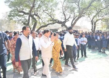 उद्योग मंत्री श्री लखन लाल देवांगन ने छात्राओं को बांटी साइकिल, बोले: खूब पढ़े-खूब बढ़े