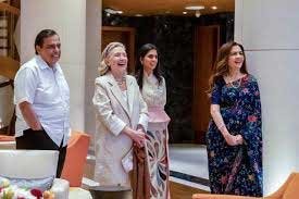 मुकेश और नीता अंबानी ने हिलेरी क्लिंटन का किया शानदार स्वागत, एंटीलिया में पुरानी यादों को किया ताजा