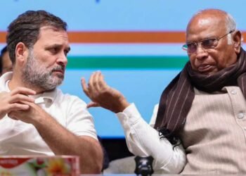 चुनावी राज्यों में लड़खड़ा रही कांग्रेस? केरल से असम तक गुटबाजी ने बढ़ाई राहुल गांधी की टेंशन!