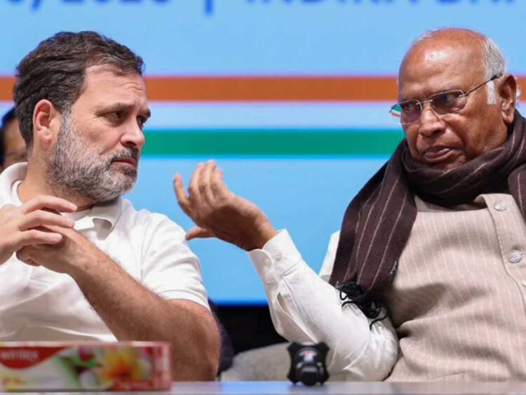 चुनावी राज्यों में लड़खड़ा रही कांग्रेस? केरल से असम तक गुटबाजी ने बढ़ाई राहुल गांधी की टेंशन!