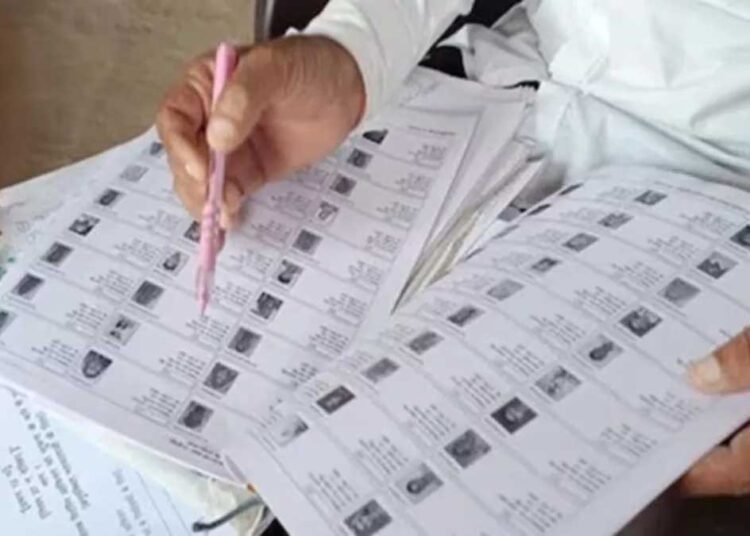 पश्चिम बंगाल में मतदाता सूची के विशेष पुनरीक्षण (SIR) को लेकर जारी सियासी घमासान