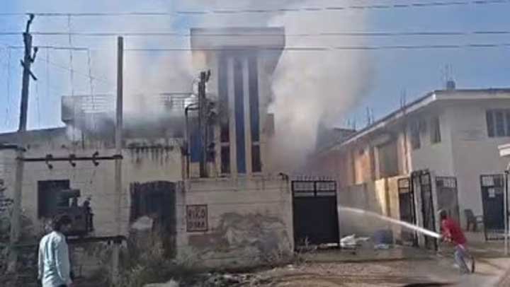 राजस्थान में बंद पड़ी फैक्ट्री में तेज धमाके के बाद भीषण आग, 7 लोग जिंदा जले