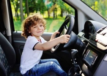 सावधान! बच्चों ने गाड़ी चलाई तो माता-पिता को देना पड़ेगा 25,000 रुपए का जुर्माना, जेल भी जाएंगे परिजन