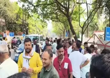 बर्ड फ्लू के बीच बिलासपुर में कारोबारियों का विरोध, विधायक आवास का घेराव