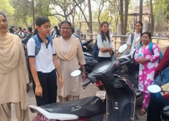 रायपुर कमिश्नरेट की पिंक पेट्रोल यूनिट पहुँच रही गर्ल्स स्कूल/ कॉलेज, व संवेदनशील क्षेत्रों में