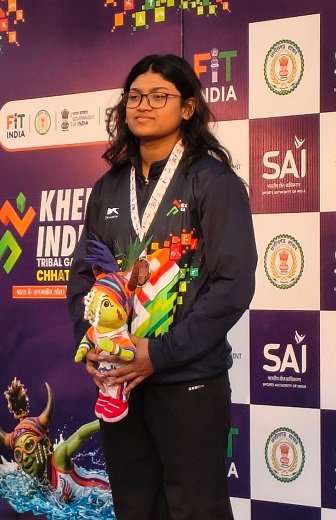 कर्नाटक के तैराक मणिकांता ने स्वर्ण पदकों की हैट्रिक पूरी की, छत्तीसगढ़ की अनुष्का भगत ने जीता दूसरा पदक