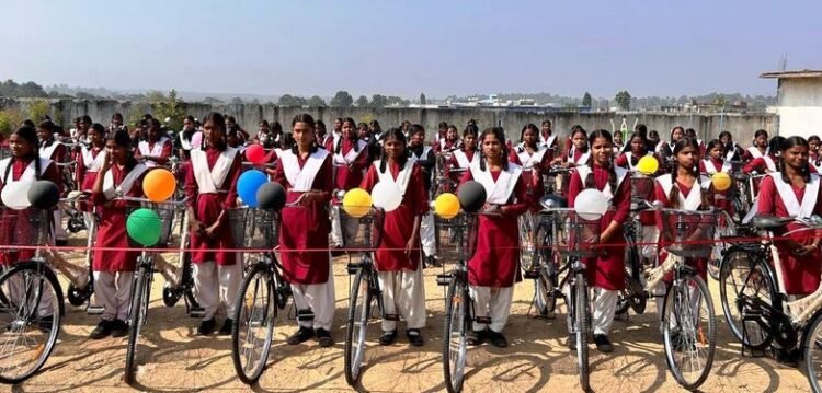 सरस्वती साइकिल योजना और बेटी बचाओ-बेटी पढ़ाओ से सशक्त हो रहीं बेटियां
