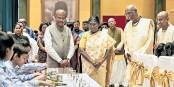 भारत के राष्ट्रपति ने अक्षय पात्र को 5 अरबवां भोजन परोसा।