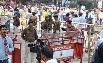 सीएम आवास के पास बवाल, JDU कार्यकर्ता हिलसा विधायक की कार पर टूटे; वापस लौटे प्रेम मुखिया