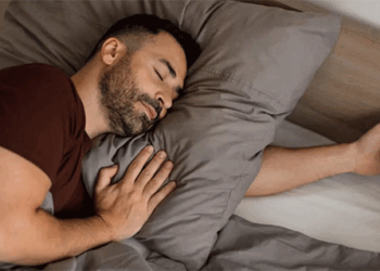 क्या आप भी रात भर बदलते हैं करवटें? जानिए अच्छी नींद के वो 5 सीक्रेट्स जो आपको रखेंगे स्वस्थ