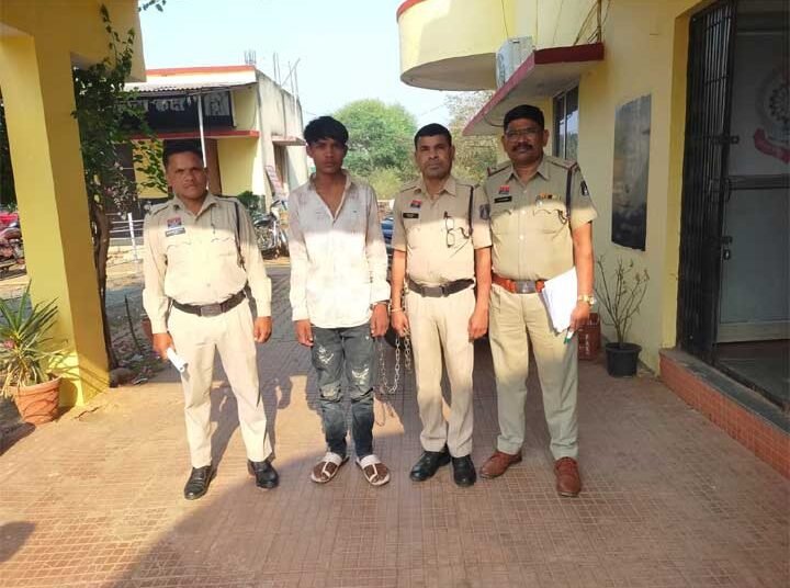 चोरी के प्रकरण में थाना माना से फरार आरोपी विजय जांगड़े गिरफ्तार